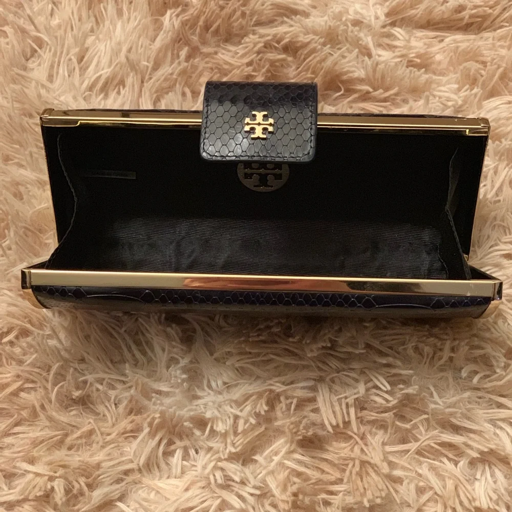 Tory Burch Black Textured Clutch with Gold Trim - Picture 4 of 8